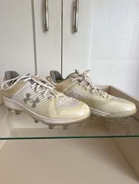 Under Armour Yard Low White Molded Baseball Cleats